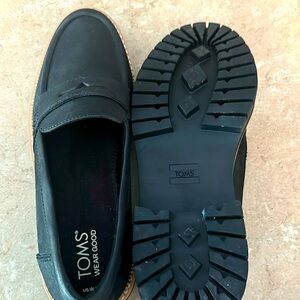 Toms Cara Black Leather Loafer